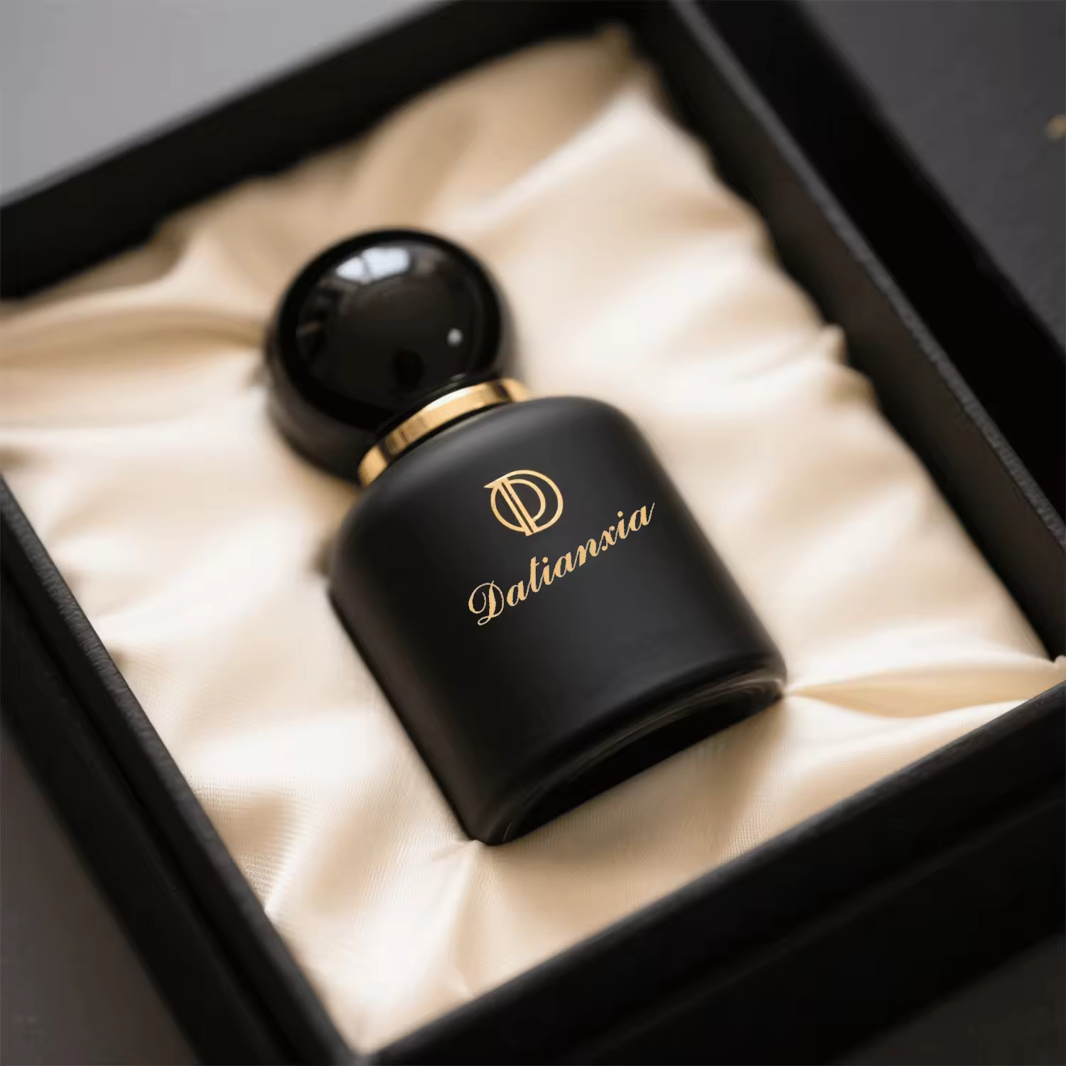 high quality new design luxury round 30ml 50ml 100ml color coating glass perfume bottle with lid custom packaging box